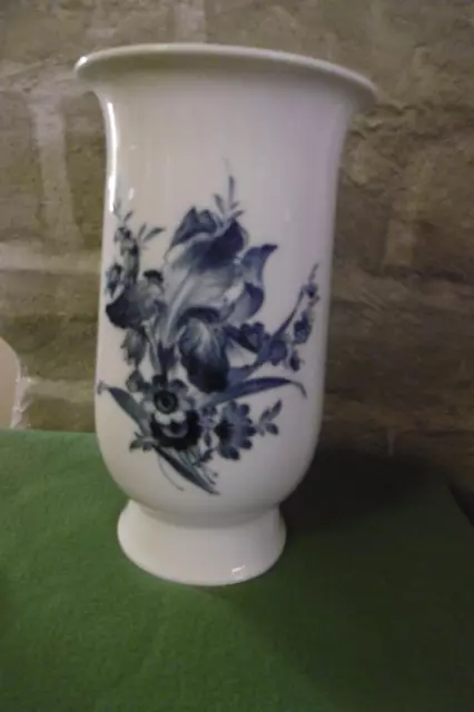 Meissen exklusive große Vase Blaues Blumenbukett mit Insekten ..............Top!