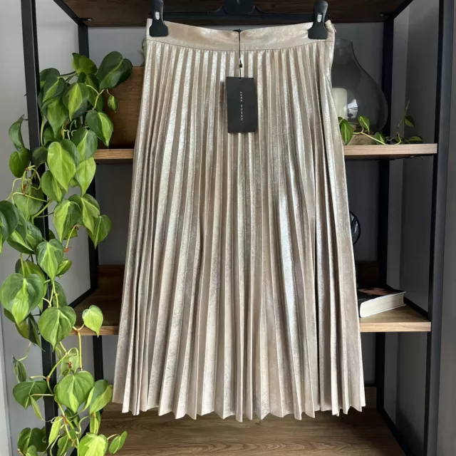 Zara - Dark Green Pleated Skirt on Designer Wardrobe