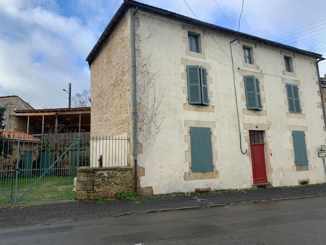 Maison centre ville Civray 86400