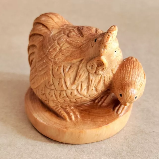 Q4798 - 2" Hand carved Boxwood Netsuke Figurine Carving - Hen and Chick