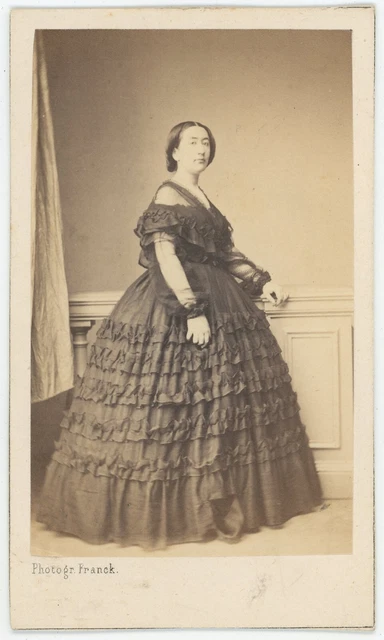 CDV CIRCA 1860-65. Femme en robe par Ken à Paris. Noblesse à identifier