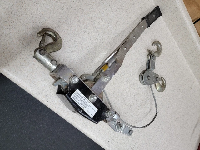  1550lb Lever Chain Puller Hoist, 10ft includes hooks