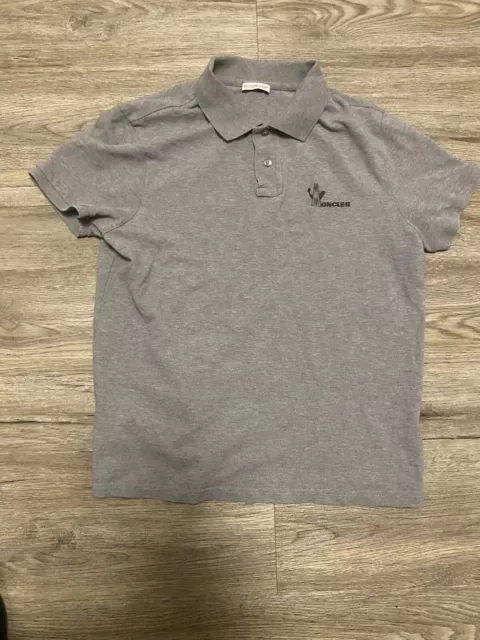 Moncler Maglia Polo T-Shirt Gray Manica Corta -- Size Medium - Great Condition🔥