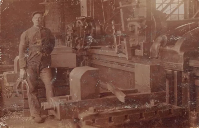 CPA ALLEMAGNE CARTE PHOTO HATTINGEN INTERIEUR D'UNE USINE (scan recto verso