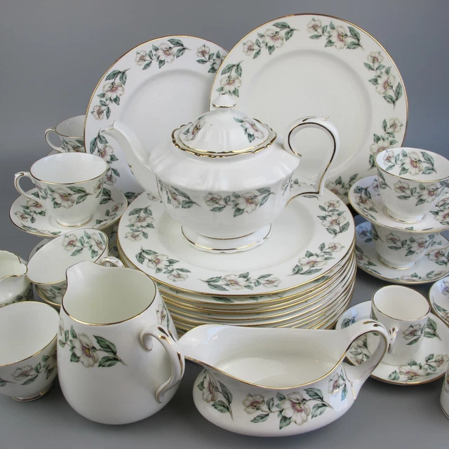 Crown Staffordshire Dinner Set Service Christmas Roses. Plates. Bone china. VTG