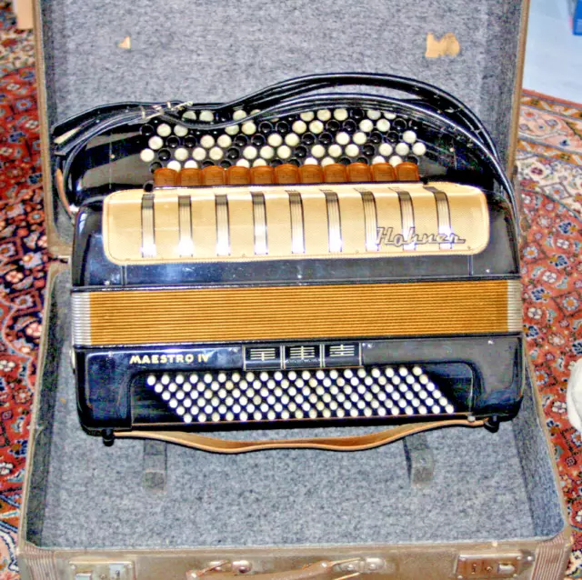 Hohner Akkordion Maestro IV mit Koffer