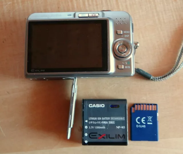 Fotocamera digitale Casio Exilim EX-Z1080, 10 MP, 3 x zoom, display 2,6"", argento