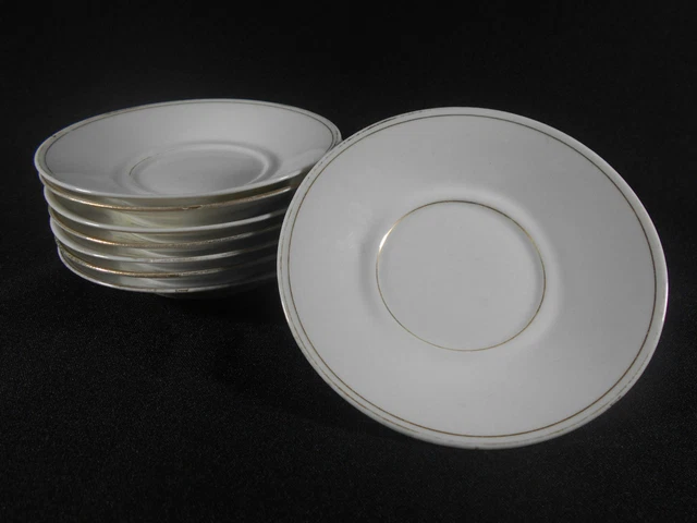 TROIS COUPELLES EN PORCELAINE BLEU BLANC Marques et époque