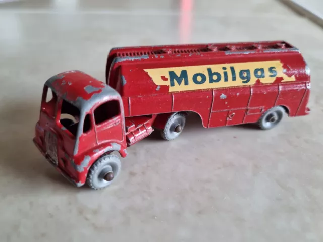 Matchbox Major Pack No 8 Thornycroft Tractor With Mobilgas Trailer GPW.