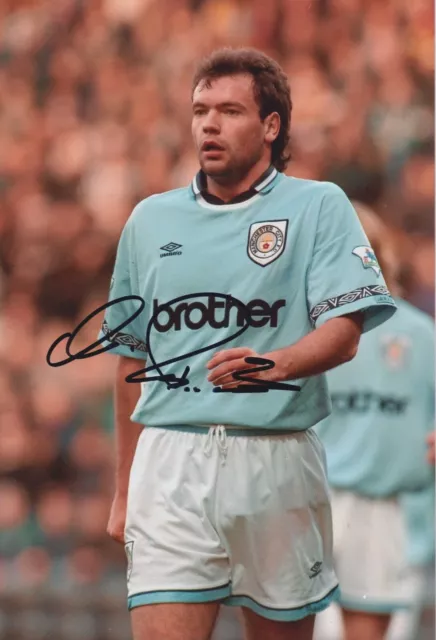 Foto Uwe Rosler firmata a mano 12x8 autografo Manchester City 1