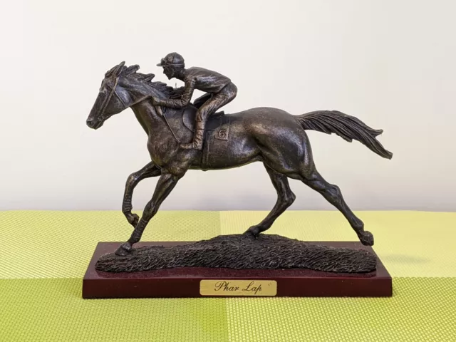 Atlas Editions Sport of Kings Figurines -  Phar Lap & Certificate