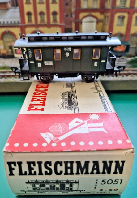 FLEISCHMANN H0 5051 Personenwagen 049033 Nürnberg 3.Kl der DRG in OVP ...