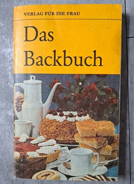 gelbes Buch mit Titel Das Backbuch vom Verlag für die Frau