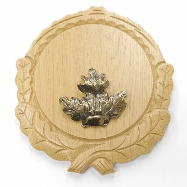 Placa de Jabalí Tallado Claro Af 16 CM Con 1 Pieza Hoja de Roble Portada Grande