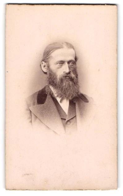 Fotografie L. Haase & Comp., Berlin, Unter den Linden 62-63, Mann im Anzug mit