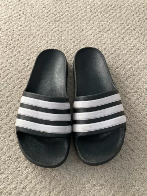 ADIDAS KIDS BLACK And White Stripe Sliders Size Uk 4 5.00