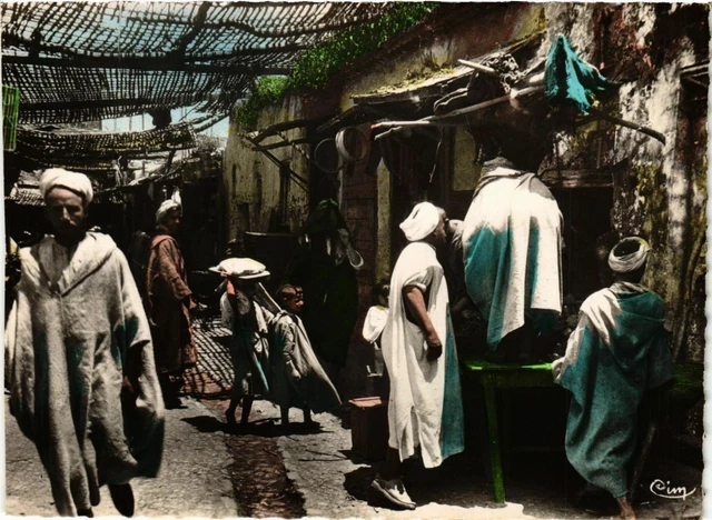 CPM AK MAROC - TAZA-Une rue de la ville arabe (329127)