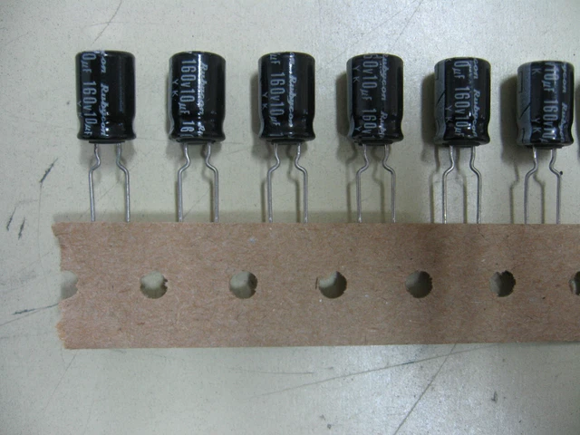 Lot De 5 Condensateurs 1nF 1000pF 1.6kV 1600V 10% 0.8A – Radial – Neufs