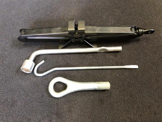 DAIHATSU Move 2014 DBA-LA160S Toolkit [usato] [PA69056023]