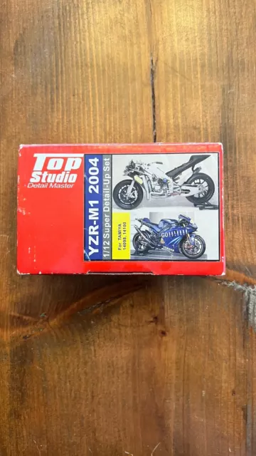 Top Studio Yamaha YZR-M1 2004 Super Detail Upset Tamiya 1/12 MD29002