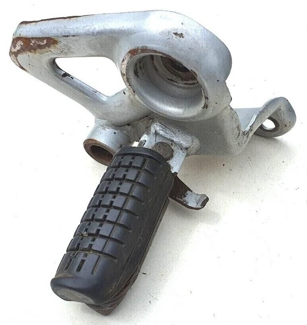 Honda CBF 125 Front Riders Footrest Peg & Hanger Right Side 2010 CBF125