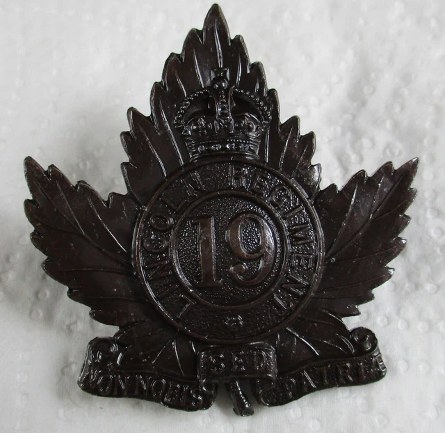 CANADIAN&19TH LINCOLN REGIMENT BRONZED CAP BADGE" (47mm x 48mm, WW1
