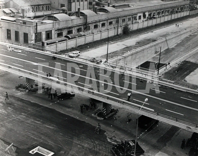 Photo Vintage Milan Années 60 - Trafic Sur Le Pont De Via Farini - Tirage Argentique Original 21x27 Cm