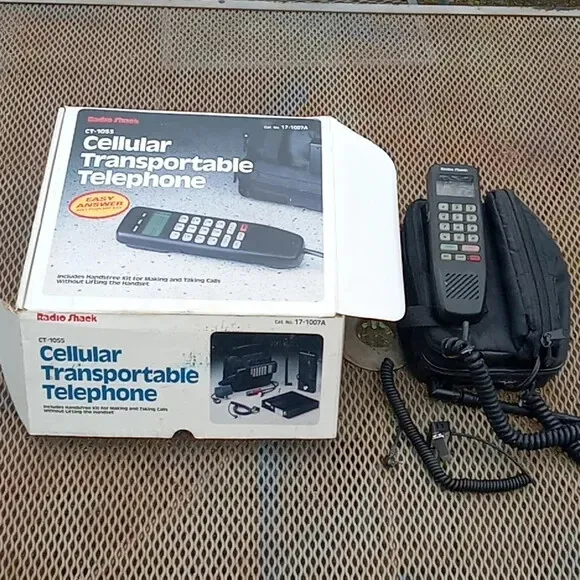 VINTAGE RADIO SHACK  CELL PHONE ct-1055 with box untested