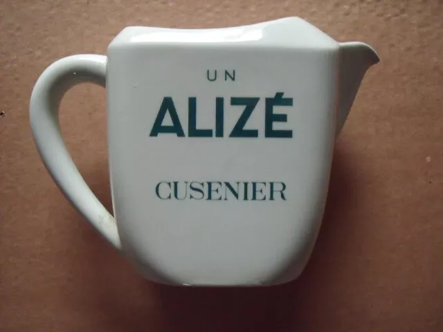 Un Ancien Pichet En Ceramique - Un Alize - Cusenier
