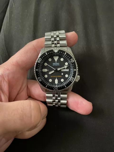 Seiko Men's Black Watch SKX007