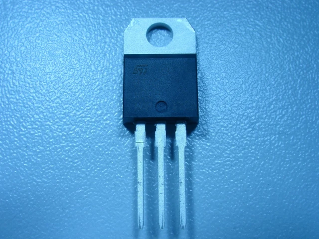 BTA24-600B Triac 600V 25A TO220#19-414
