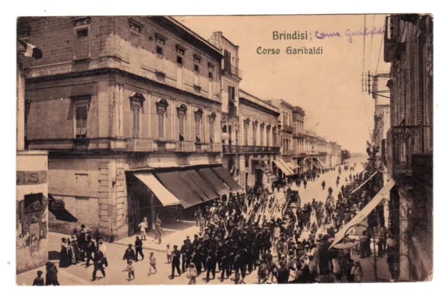 Cartolina - Brindisi - Corso Garibaldi - Banda Musicale.