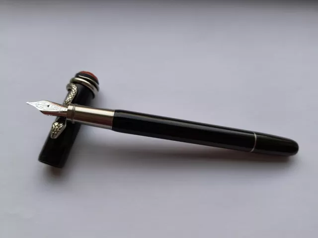 ⭐  Used MONTBLANC Heritage Collection Rouge Noir Fountain Pen Black Nib 14K ⭐