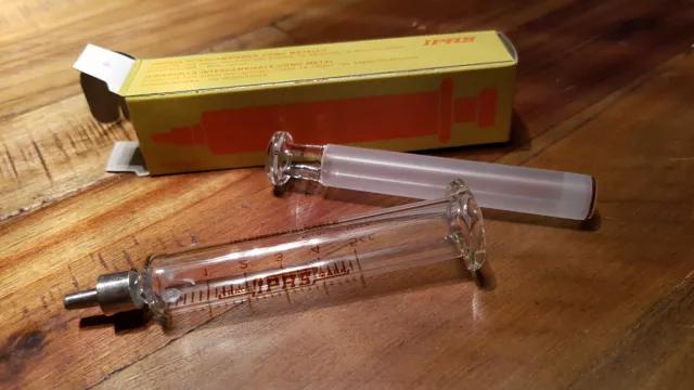 Ancienne seringue hypodermique - LOT DE 10 - avec leurs boites - VINTAGE