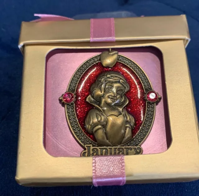 Disney Pin Birthstone - Snow White - January 2016 - 113673 (new in box)