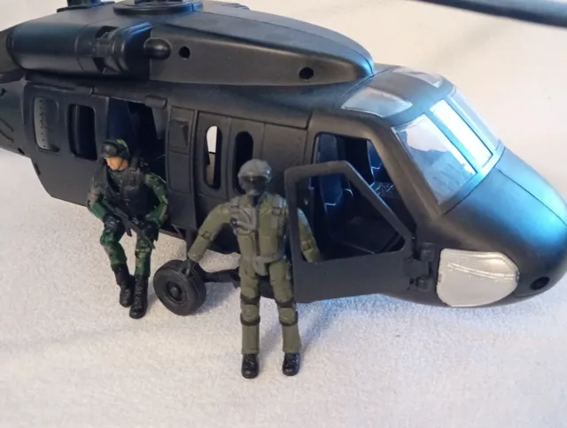 World Peacekeepers Black Hawk Hélicoptère + 2 Action Figures 2