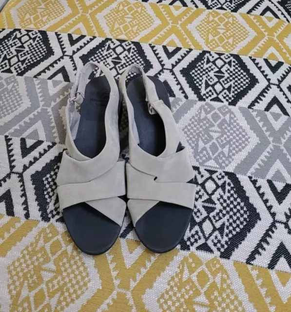 Clarks caddell petal sandal hotsell