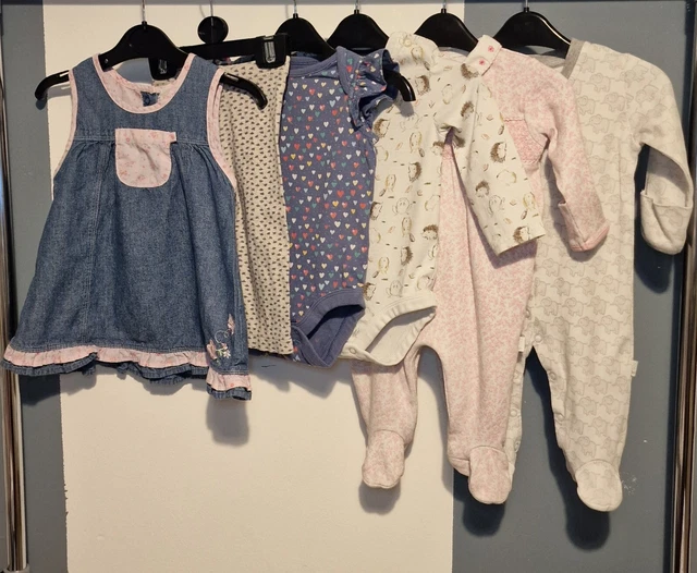 Pacchetto vestiti per bambine età 3-6 m.6 pz. Usato. Condizioni perfette. Marchi misti.
