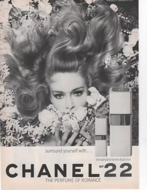 Chanel No.22 Perfume Spray Sexy Woman Photo Vintage Print Ad Black & White 1965
