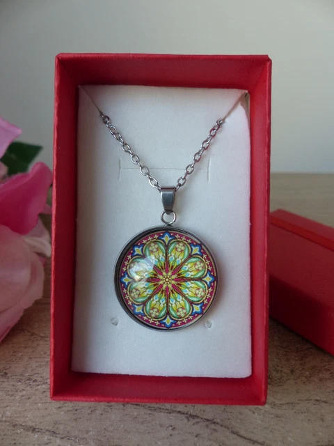 Collier Avec Pendentif Fleurs Roses - Chaine 50 Cm - Alliage Argenté - Neuf Avec Étiquettes