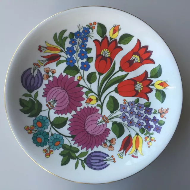 Vtg KALOCSA HUNGARY HANDPAINTED FLORAL WALL PLATE-BEAUTIFUL-PERFECT-LOOK!