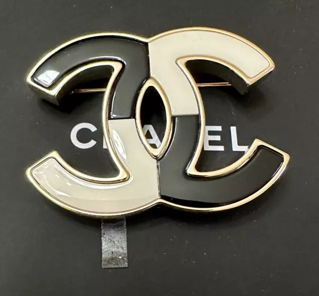 BNIB Authentic CHANEL Large White Enamel CC Logo Gold Tone-Metal Brooch Pin  22A