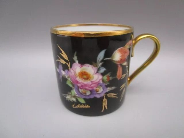 Tasse a moka ancienne en porcelaine de Limoges