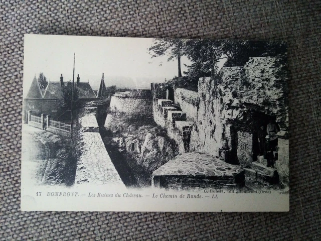 Cpa Domfront Ruines Du Château Chemin De Ronde