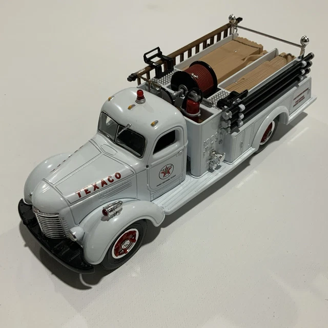Camion Pompieri International KB-8 Smokey Bear 1/34 First Gear 18-3765 - Nuovo In Scatola