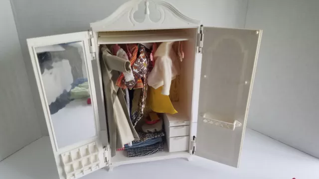 Vintage Barbie 1963  Suzy Goose Plastic Wardrobe with Clothing &Accessories
