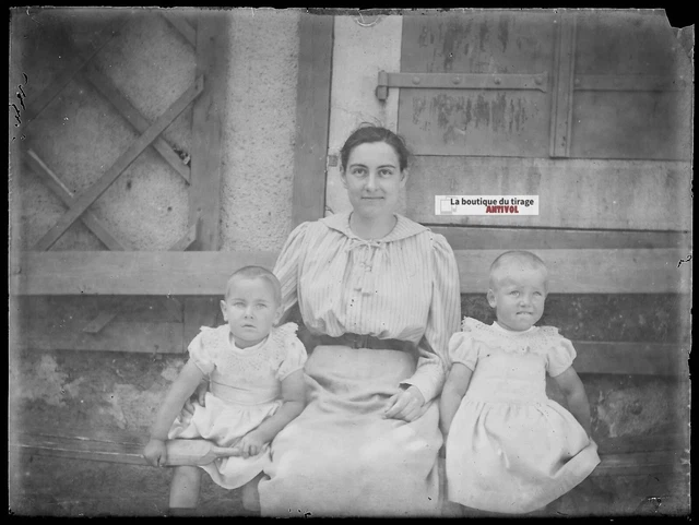 Antique Black & White Negative Photo Glass Plate 9x12cm Women with Kids