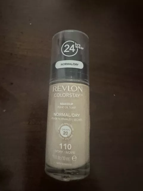 Maquillaje líquido Revlon ColorStay para piel seca normal TONO 110 MARFIL