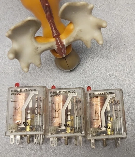 Relay R10L-E1Y2-V700 24VDC Potter & Brumfield Lot of 3