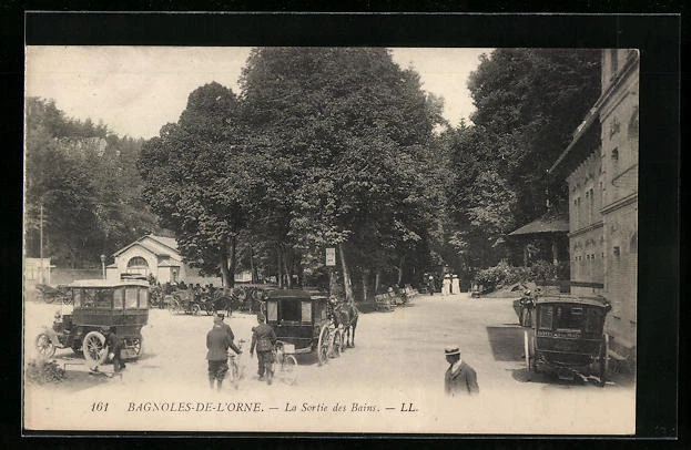 CPA Bagnoles-de-l'Orne, La Sortie des Bains